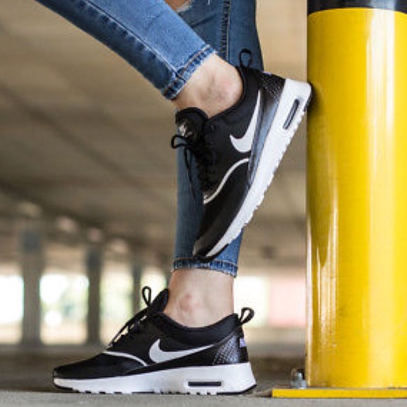 NWT Nike Air Max Thea Black WMNS - Picture 4 of 8